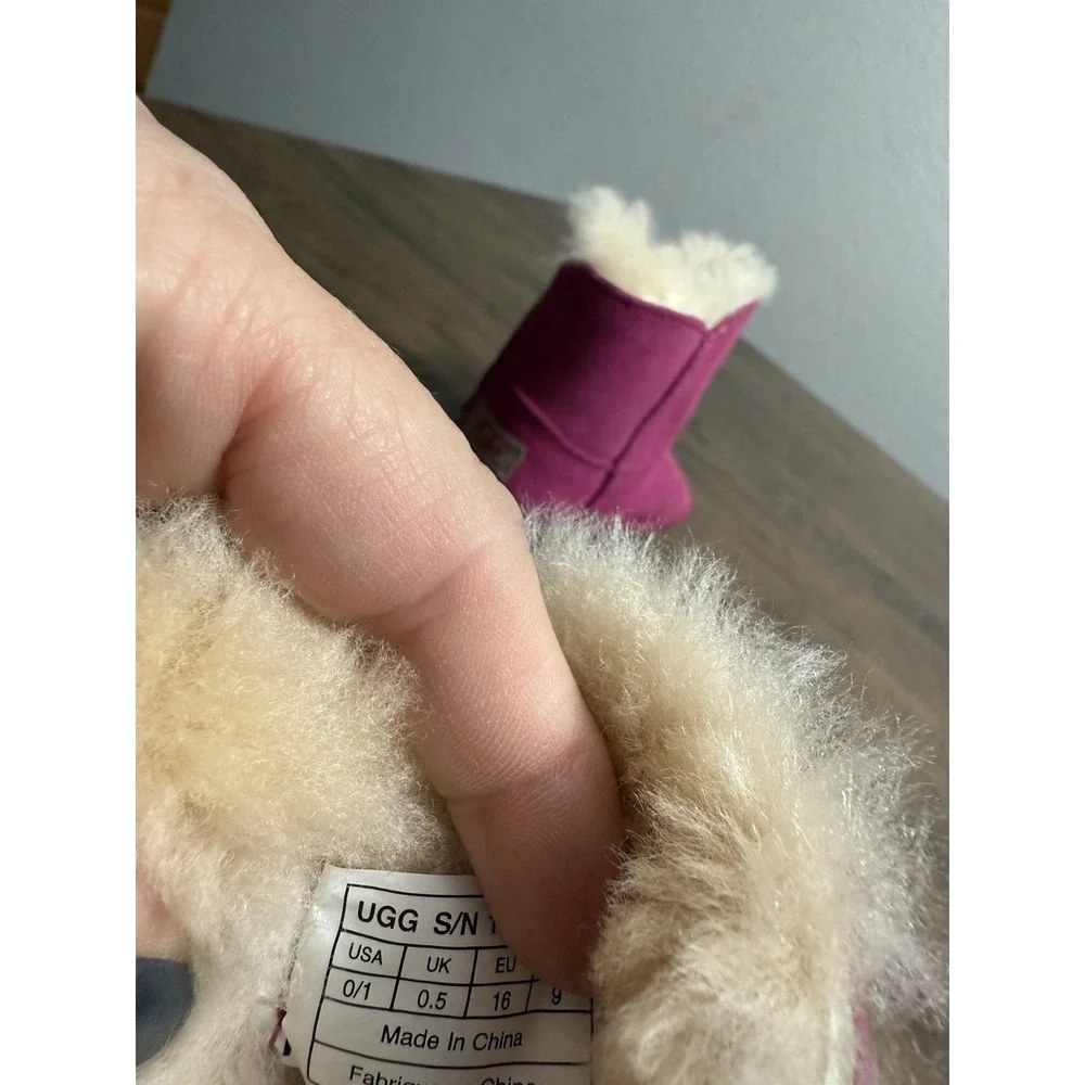 UGG‎ Caden baby booties in fuchsia pink suede with sheepskin lining 0/1